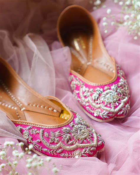 wedding dresses with juttis